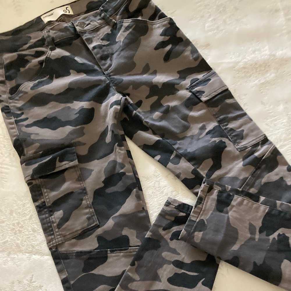 Garage Girl's Junior Size 5 Gray Camo Cargo Straight Leg Pants.
